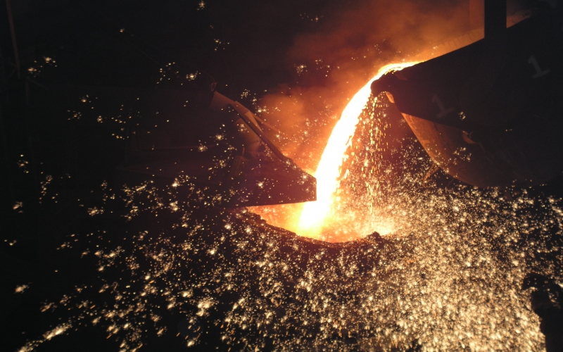 2004年，自建轉(zhuǎn)爐生產(chǎn)鋼水，成為實(shí)現(xiàn)鋼鐵全產(chǎn)業(yè)鏈條開閘源頭