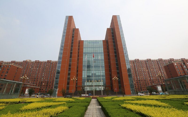 2003年，邁入集團(tuán)化經(jīng)營(yíng)發(fā)展軌道