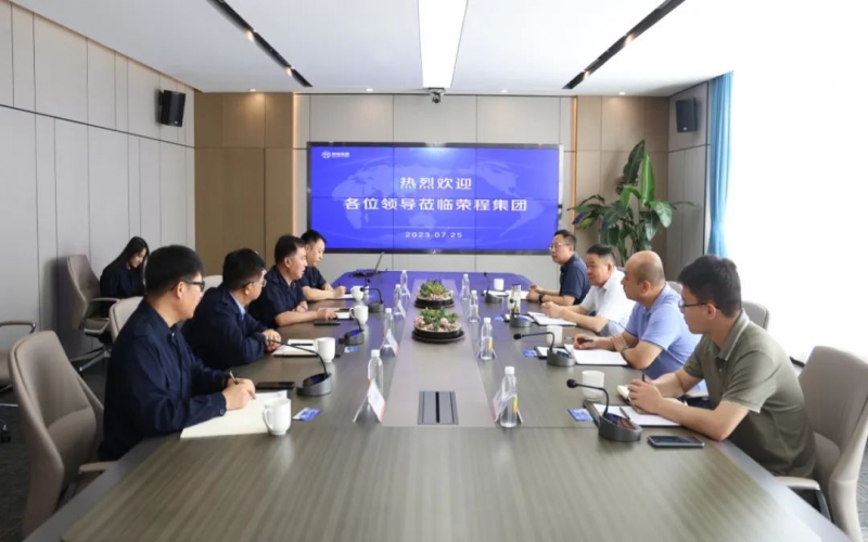 天津市交通運輸委黨委委員、市道路運輸管理局黨組書記、局長郭子杰一行到榮程集團調(diào)研服務