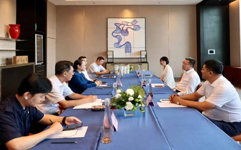 遼寧省朝陽(yáng)市委書(shū)記單義、盤錦市市長(zhǎng)邢鵬分別會(huì)見(jiàn)榮程集團(tuán)董事會(huì)主席張榮華