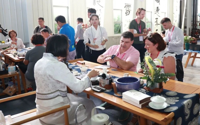 Amazing! 開幕首日格“外”好，非遺市集圈粉海外參觀者