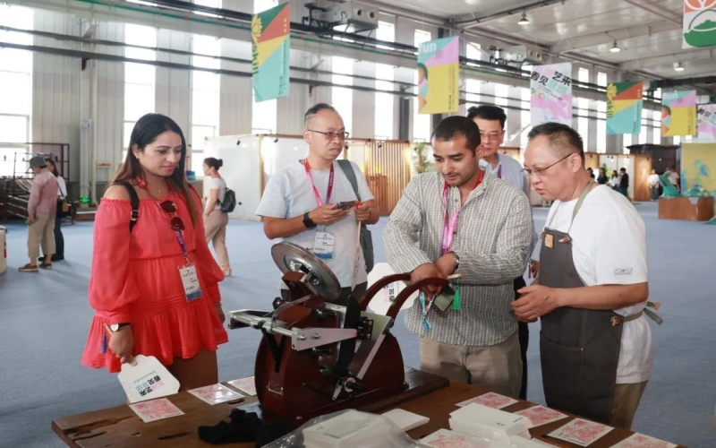 非遺市集開幕第二天！讓非遺走進(jìn)生活，“遺”起潮玩