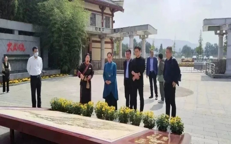 全國人大代表、中國民間商會副會長、全聯(lián)女企業(yè)家商會會長、天津榮程祥泰集團董事會主席張榮華到靈寶市考察傳統(tǒng)文化保護傳承