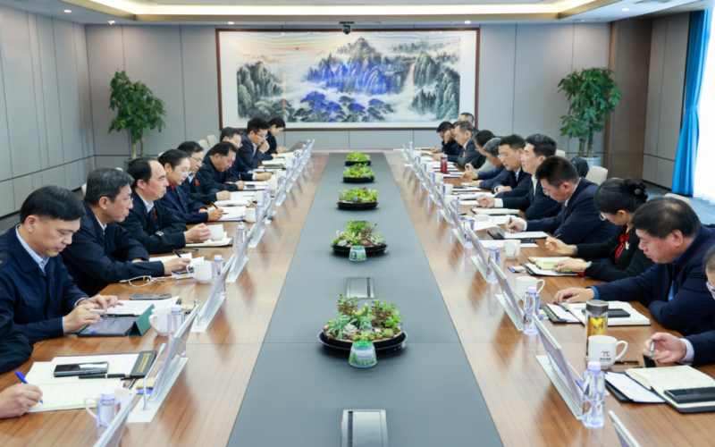 津南區(qū)委副書記、區(qū)長(zhǎng)楊灝一行到榮程集團(tuán)調(diào)研慰問