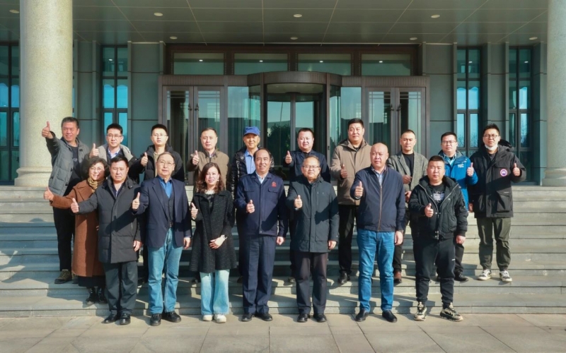 天津市鋼鐵工業(yè)協(xié)會(huì)秘書長(zhǎng)、天津市冶金商會(huì)副會(huì)長(zhǎng)楊勇一行到榮程集團(tuán)座談交流