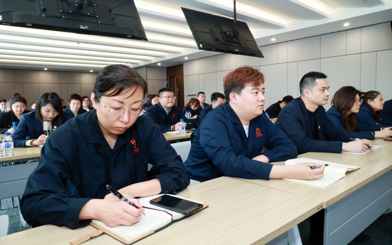 榮程集團(tuán)舉行深入學(xué)習(xí)貫徹民營(yíng)企業(yè)座談會(huì)和全國(guó)兩會(huì)精神宣講報(bào)告會(huì)