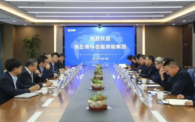 申能能創(chuàng)黨委副書記、總經(jīng)理葉褚華到榮程集團考察交流