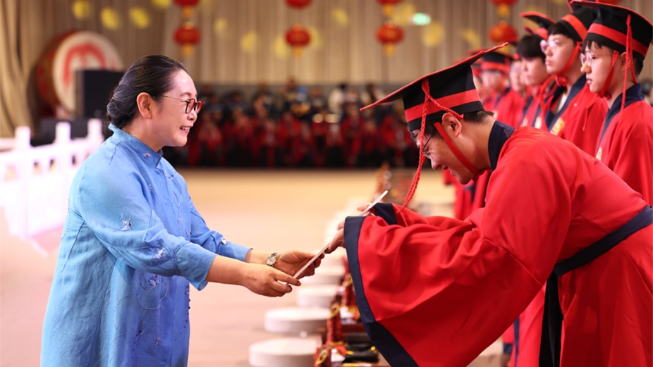 金秋揚(yáng)帆，逐夢(mèng)遠(yuǎn)航！榮程學(xué)子成人禮儀式